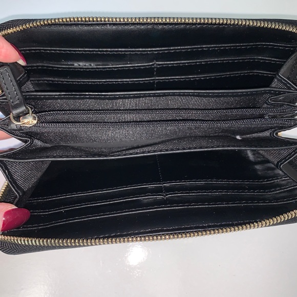 WALLET NEW ZAC POSEN Black w gold tone hardware. - Picture 4 of 4